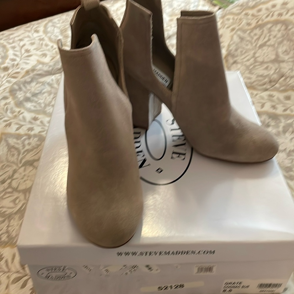 Steve Madden suede boots size 8.5!